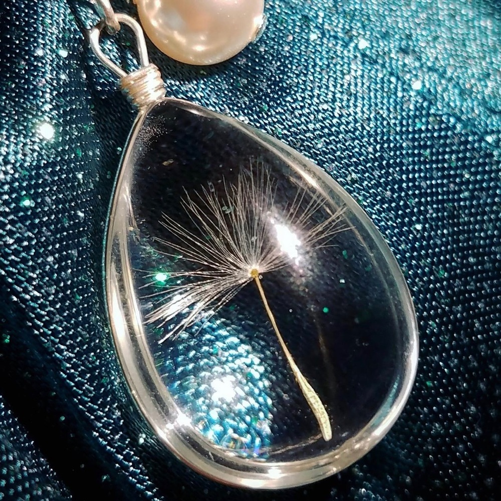 NWT Glass Dandelion Wish Necklace, Swarovski Crystal Charm with Chain